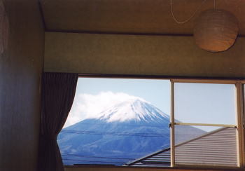 Ｃ棟の２Ｆ（寝室）から富士山の眺望