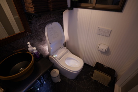 最新式トイレ設備