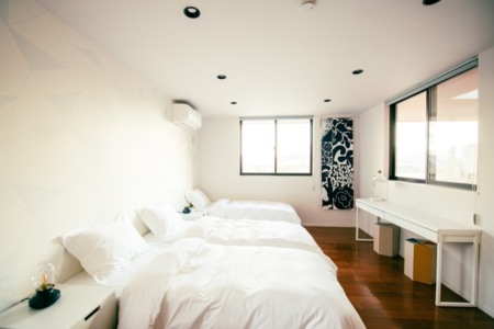 白を基調とした寝室（10畳)